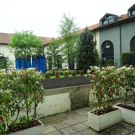 公寓式酒店 Victoria Royal Garden 科莫